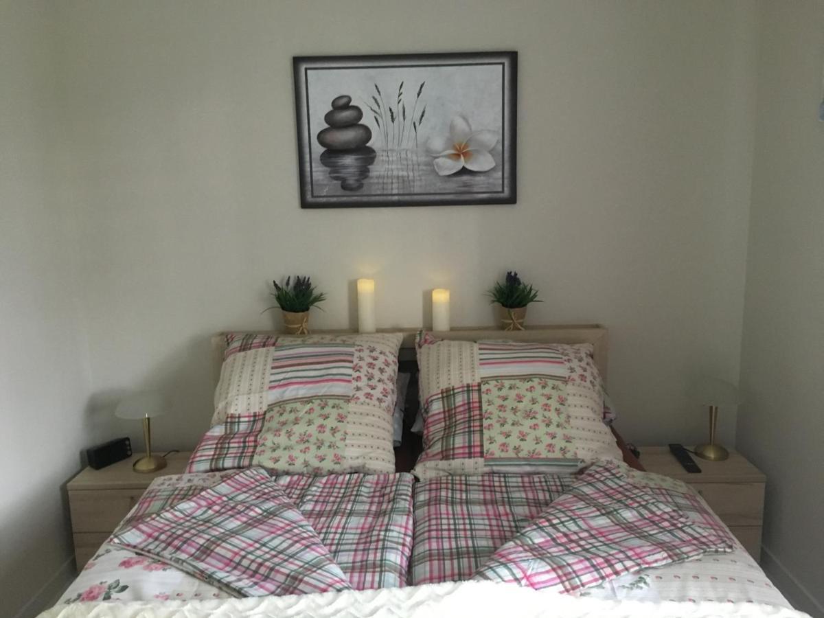Apartament Deluxe 尤斯托尼莫斯基 外观 照片