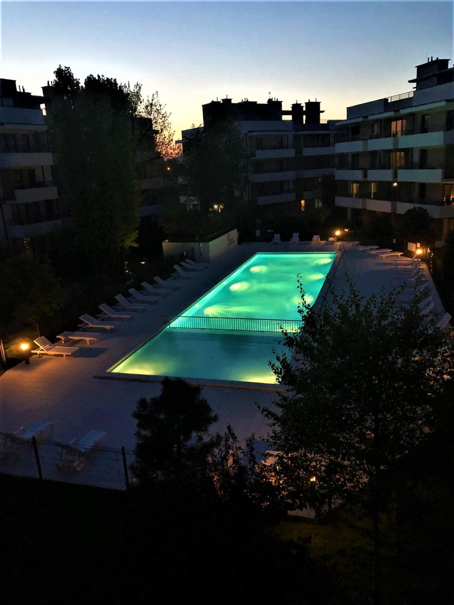 Apartament Deluxe 尤斯托尼莫斯基 外观 照片