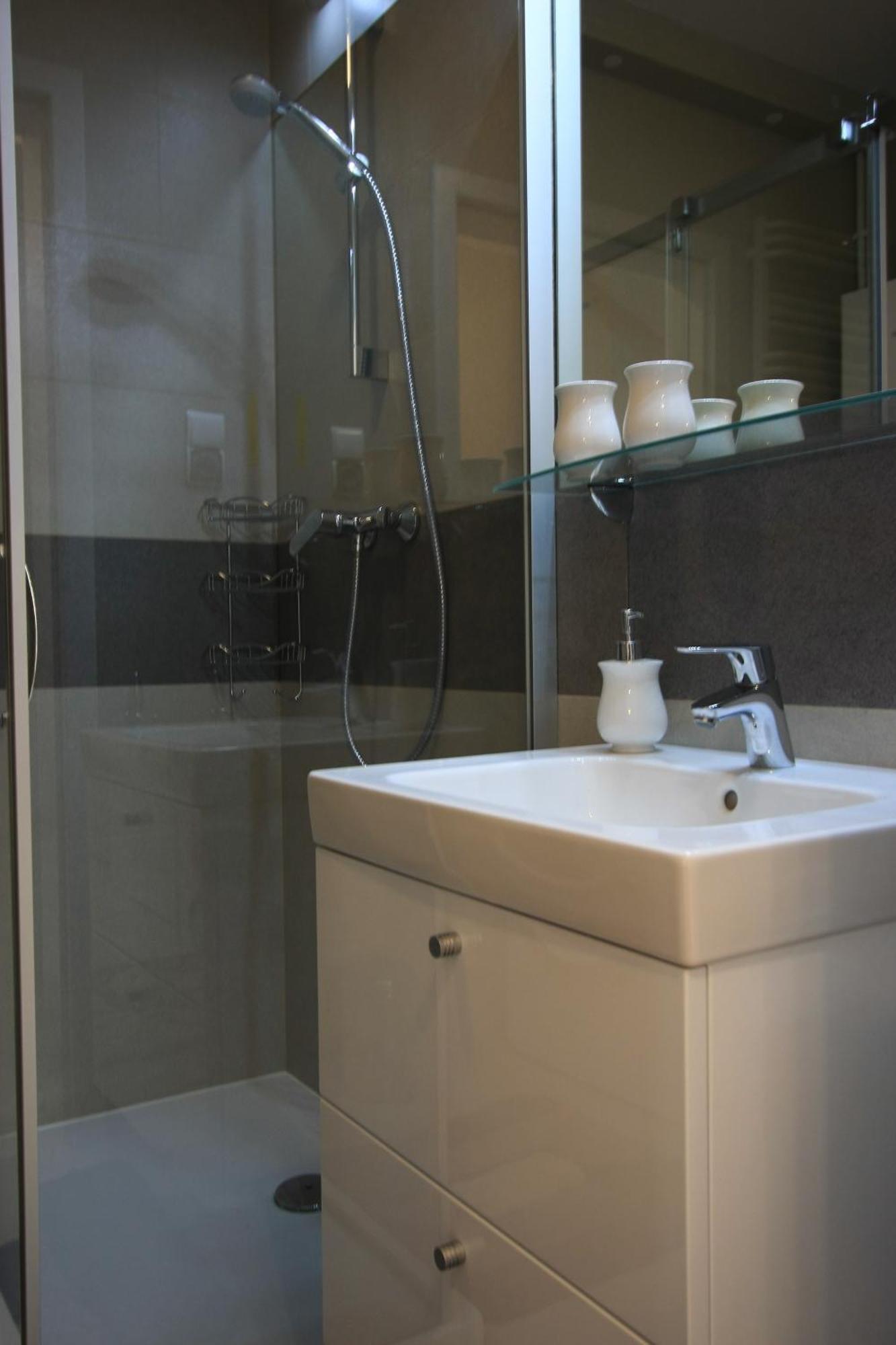 Apartament Deluxe 尤斯托尼莫斯基 外观 照片
