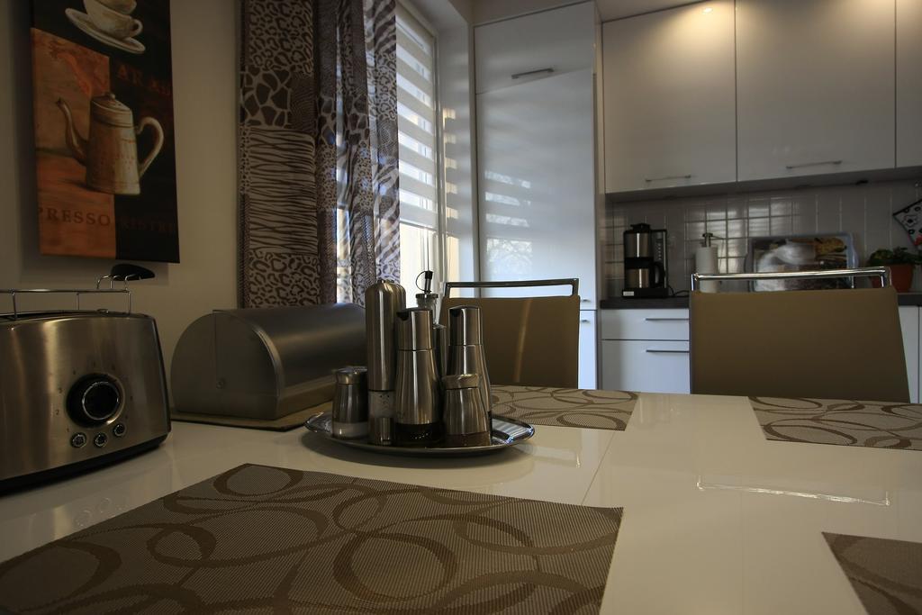 Apartament Deluxe 尤斯托尼莫斯基 外观 照片