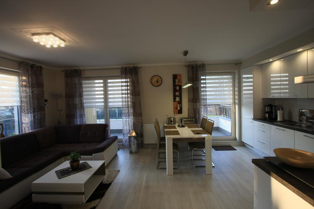 Apartament Deluxe 尤斯托尼莫斯基 外观 照片